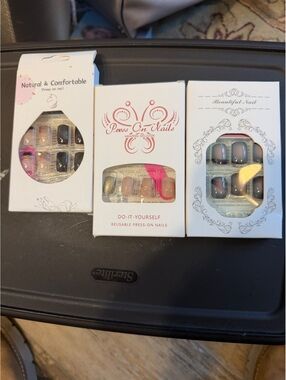 Press-on Faux Nails Bundle of 3 Lot 1